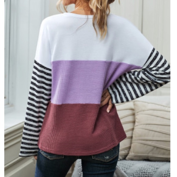 Relaxed Fit Bell Sleeved Top - Picture 3 of 6